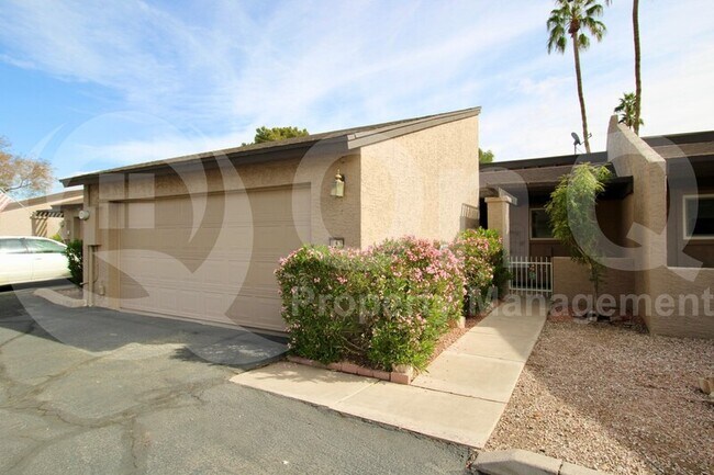Building Photo - 2256 W Lindner Ave