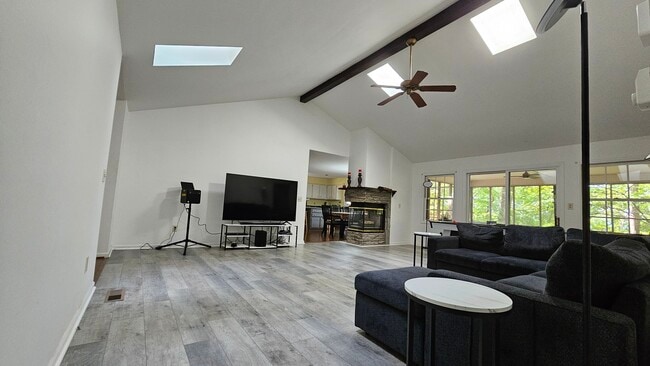 Building Photo - Lakehouse