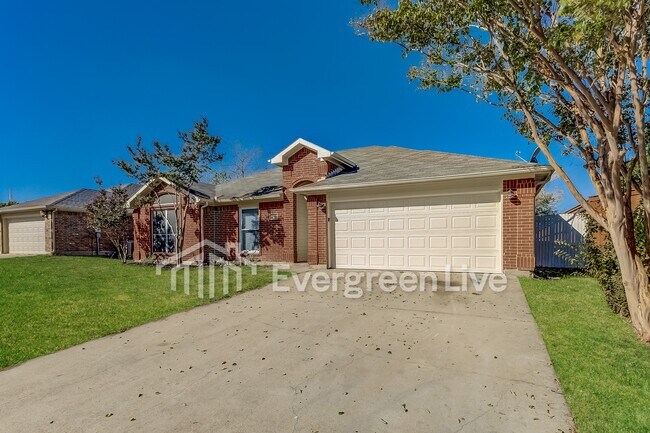 Foto del edificio - 4643 Yellowleaf Dr