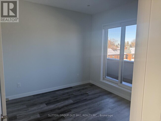 Building Photo - 20 Avon Dr