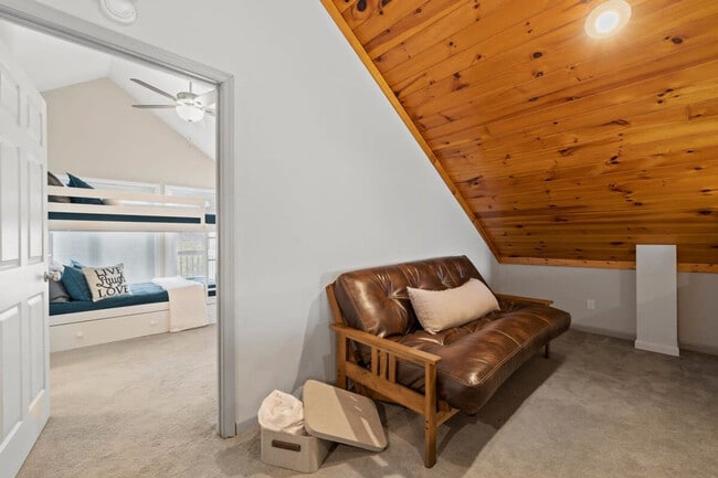 Foto del edificio - 106 Bishop Cove Rd