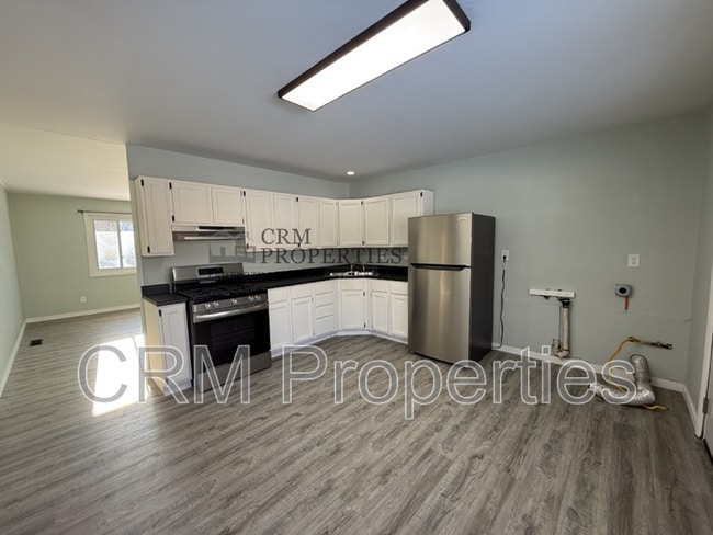 Building Photo - 806 Maumee Dr