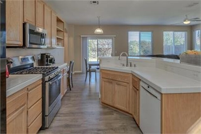 Building Photo - Highly desirable East Davis Home