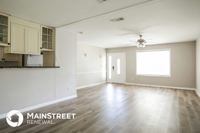 Foto del edificio - 2412 Stonehaven Ct W