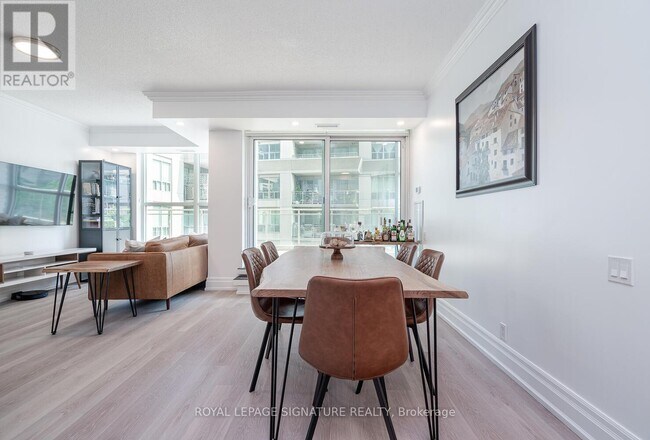 Building Photo - 2067-2067 Lake Shore Blvd W