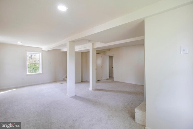 Building Photo - 11904 Robinwood Dr
