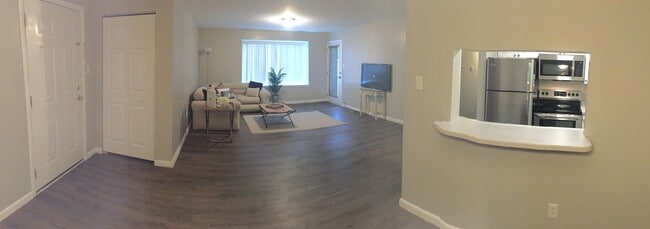 Living Room - 4705A Dunbarton Rd