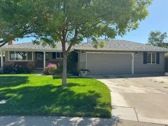 Foto del edificio - Stunning 3-Bedroom Home with Pool in South...