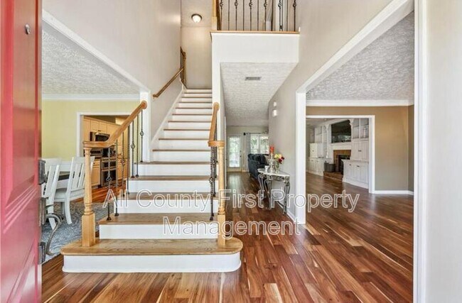 Photo - 2152 Marne Glen House