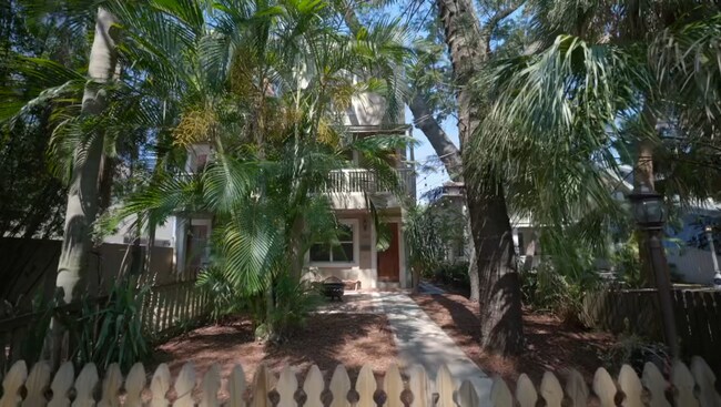 Foto del edificio - 330 Lang Ct N