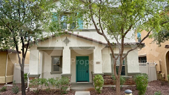 Building Photo - 940 S Hawk Ln