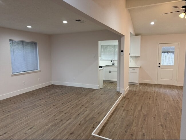 Building Photo - 16814 Barcelona Dr