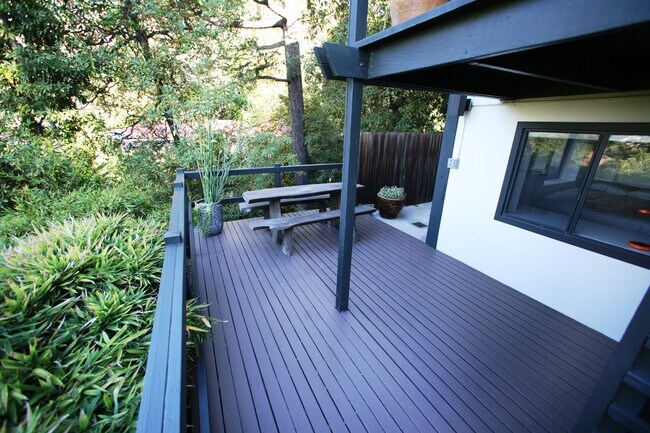 Foto del edificio - 1999 N Sycamore Ave