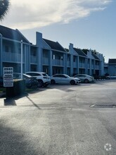 Building Photo - 2940 SW 22nd Ave