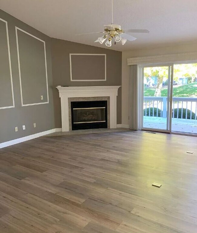 Foto del edificio - 3 bedroom / 2 bath townhouse in Fairfield ...