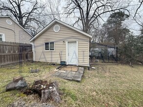 Building Photo - 206 E G Ave