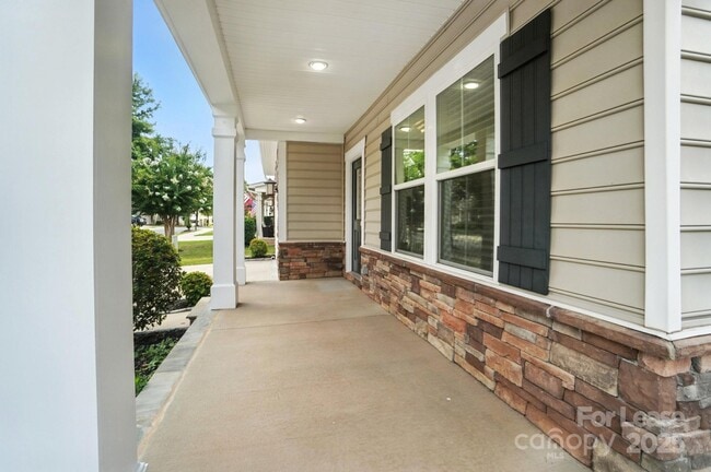 Building Photo - 2031 Hamil Ridge Dr
