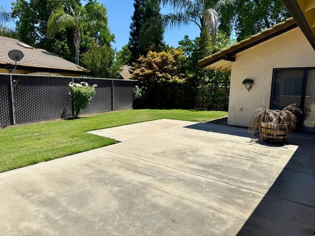 Building Photo - 5420 N Forkner Ave