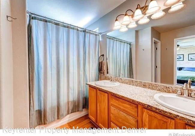 Building Photo - 3 br, 2.5 bath House - 11040 Glacier Park Cir
