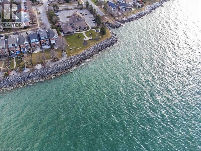 Photo du bâtiment - 600 N Service Rd