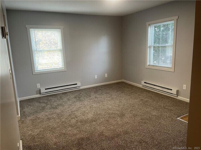 Foto del edificio - 83 Midway Oval