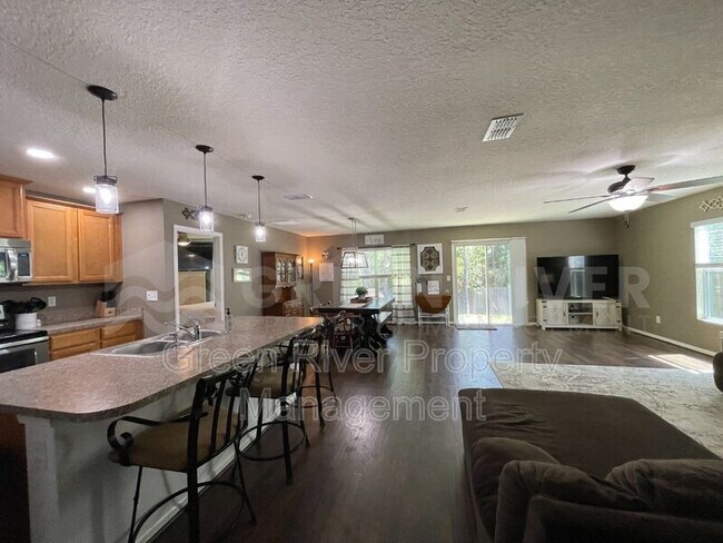 Building Photo - 15366 Bareback Dr