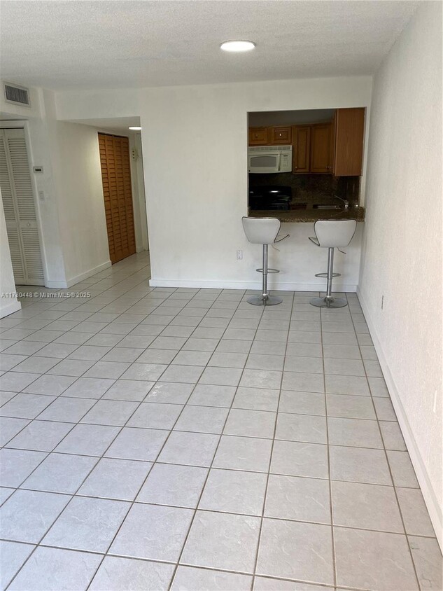 Primary Photo - 1300 W 47th Pl