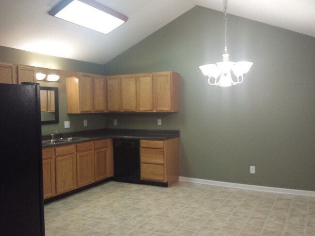Building Photo - Great Condo in Convenient Location