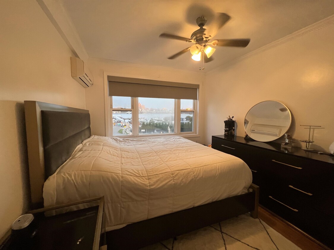 Foto principal - 11 Beverly Pl