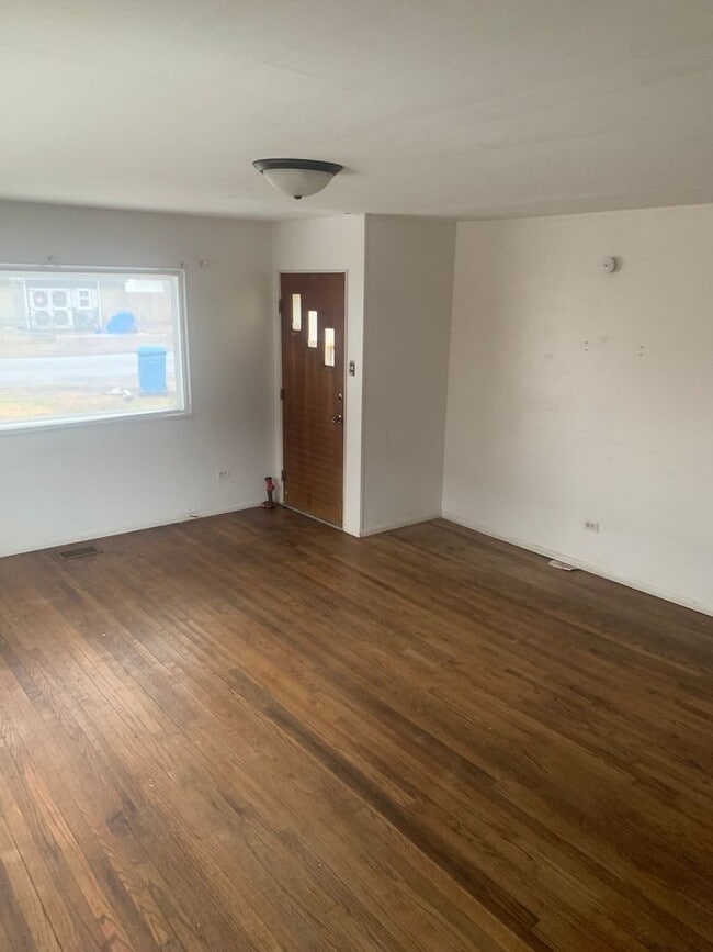 Building Photo - 1218 E Lenox Ave