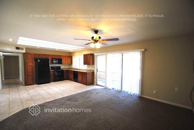 Building Photo - 2742 S Las Palmas