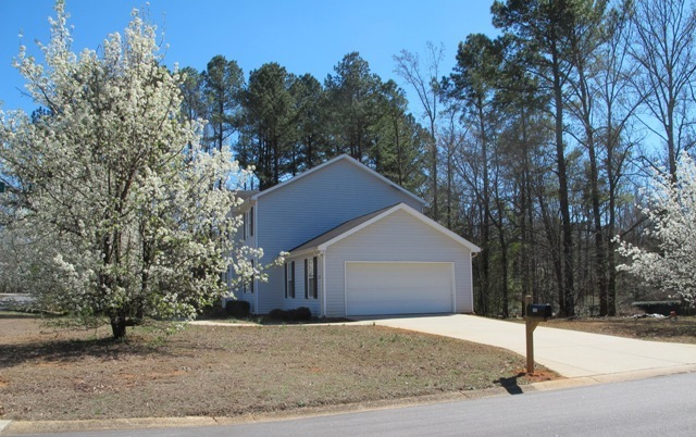 Building Photo - **AVAILABLE NOW!** West Side Athens 4/2.5