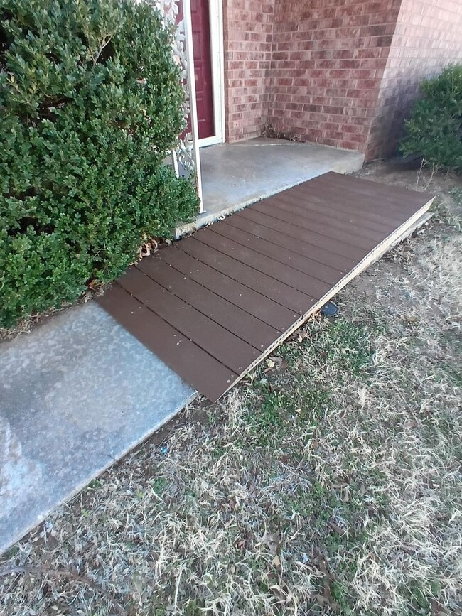 Building Photo - MILITARY MOVE IN SPECIAL!