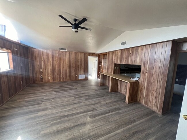 Foto del edificio - 5bedrooms 2bathrooms with CH/A