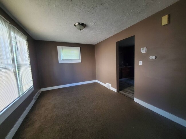 Building Photo - Charming 3-Bedroom Single-Family in Cleveland – Spacious, Comfortable & Move-In Ready!