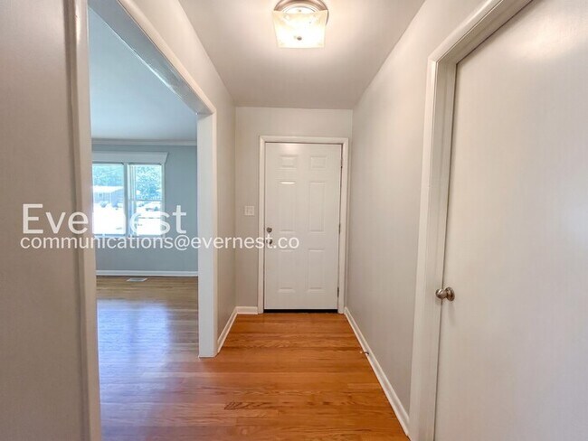 Building Photo - 3-Bed/1.5-Bath Home with Fenced Yard/Pet Friendly/ Available Soon!