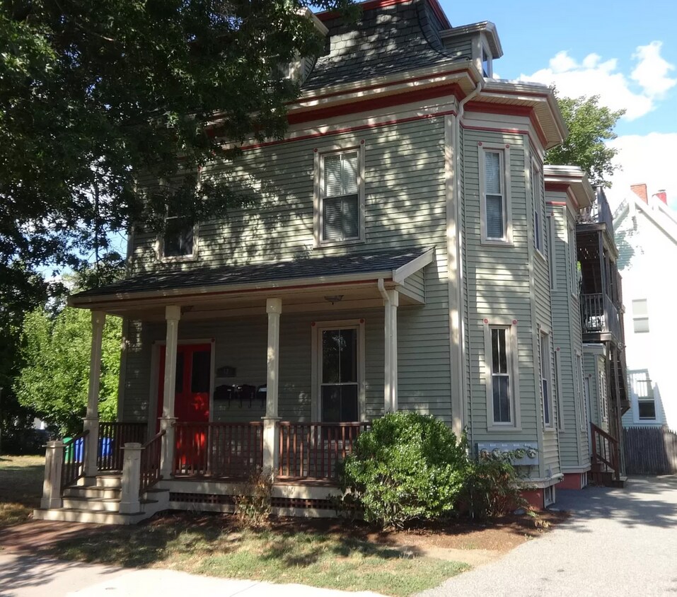 2 Bedroom Victorian inspired Condo Unit wi... - 2 Bedroom Victorian inspired Condo Unit wi...