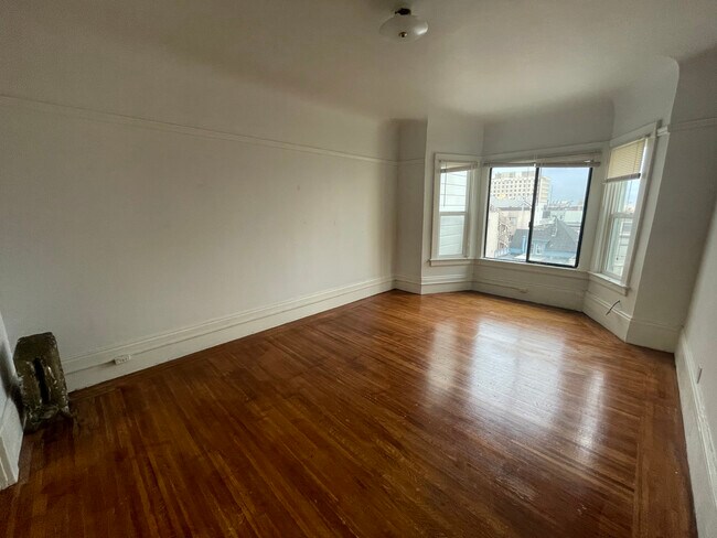 Building Photo - 1539 Clay St