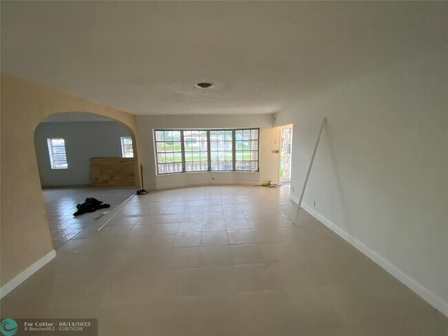 Foto del edificio - 111 NW 15th Ct