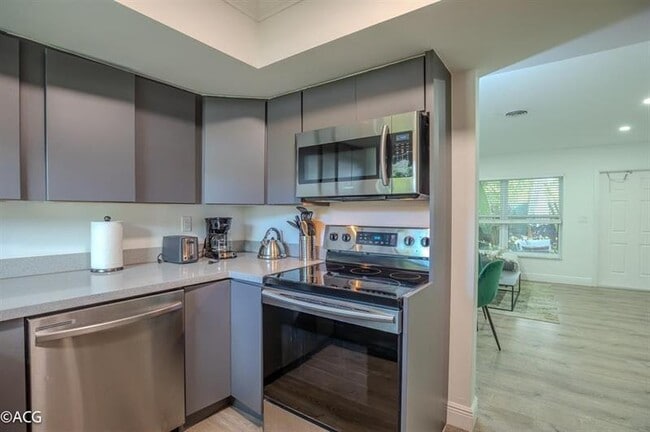 Building Photo - 19 NE 16th St