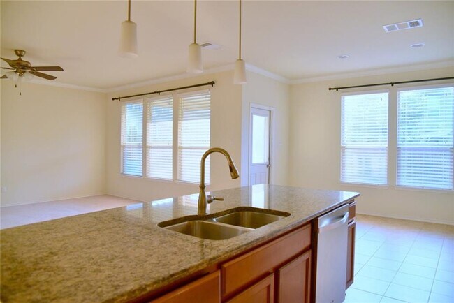 Building Photo - 16008 Hawthorne Heights Trail