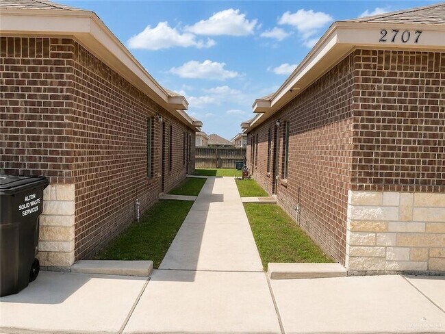Foto del edificio - 2707 E Garfield Ave