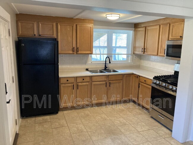 Building Photo - 1436 Matilda St NE