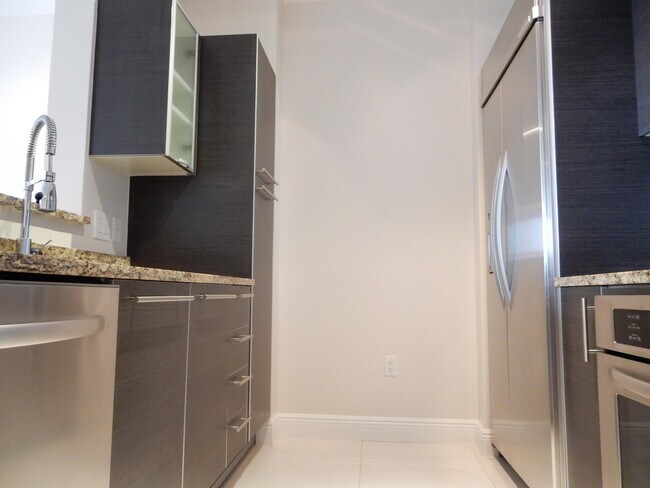 Building Photo - 550 Okeechobee Blvd