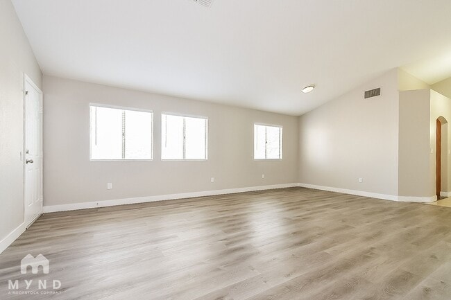 Building Photo - 5304 Del Lago Dr