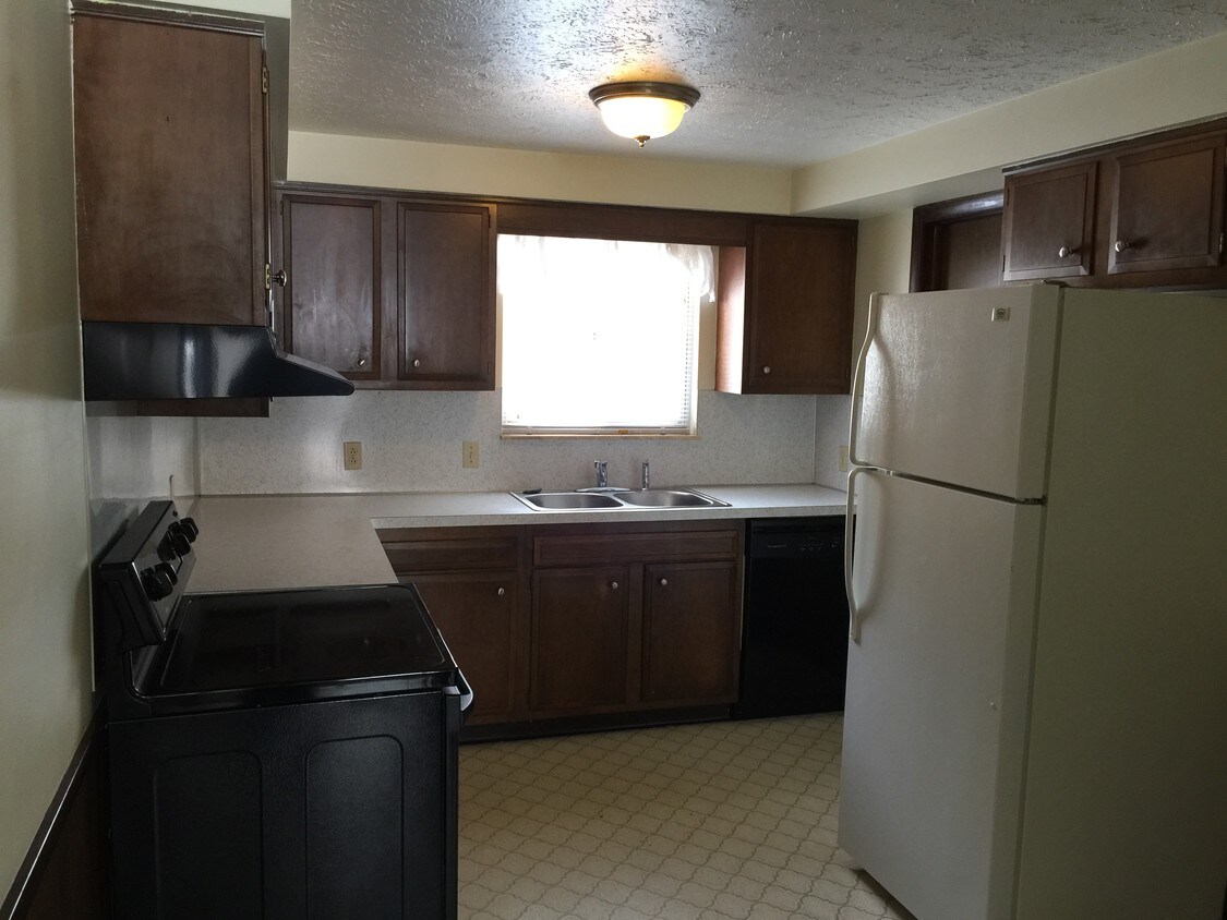 13228 Lake Ave NE, Hartville, OH 44632 Apartments in Hartville, OH