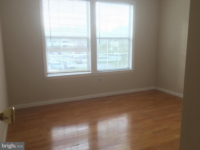 Building Photo - 108 Wrangel Ct