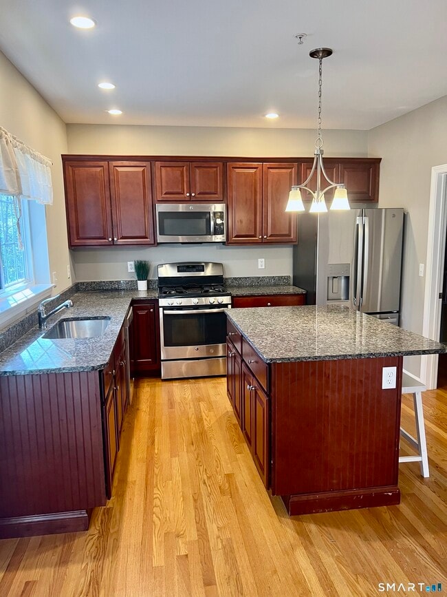 Building Photo - 17 Riverview Ct