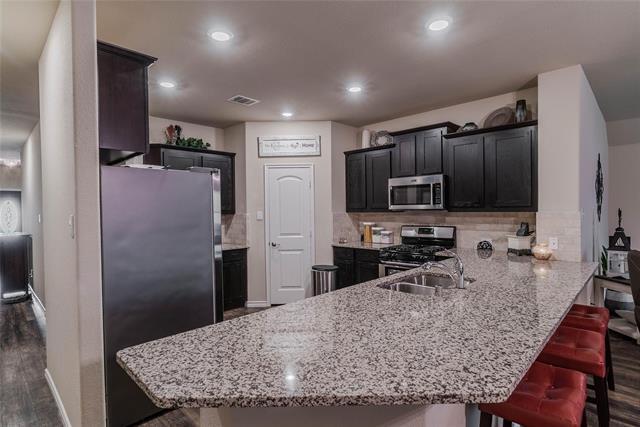 Foto del edificio - 562 Jamestown Ln