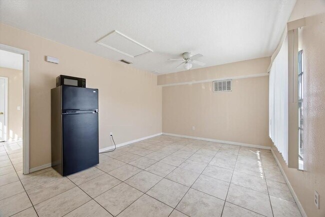 Foto del edificio - 2918 Fan Palm Dr